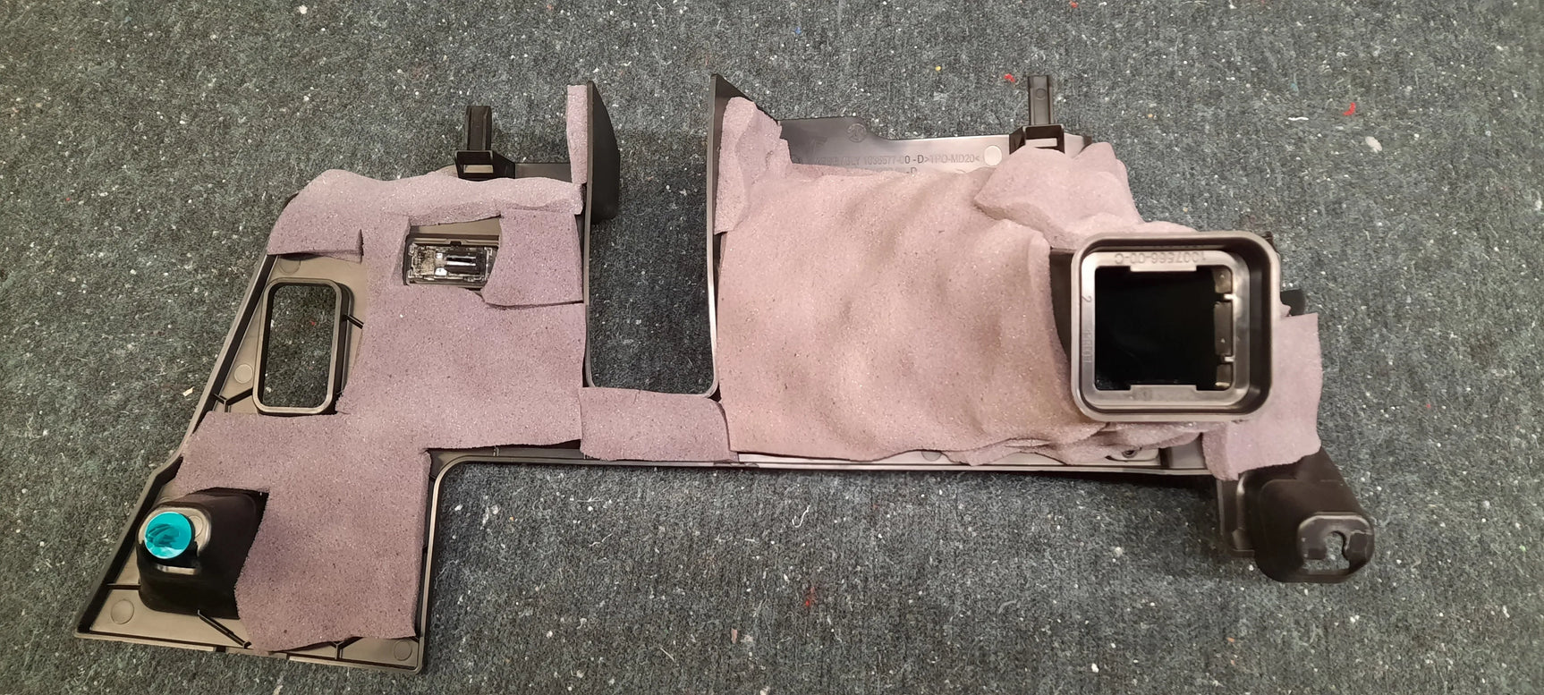 Tesla Model X Pilna garso izoliacija