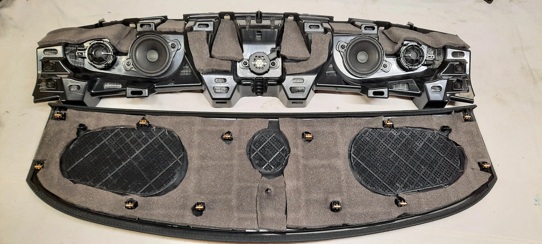 Tesla Model X Pilna garso izoliacija