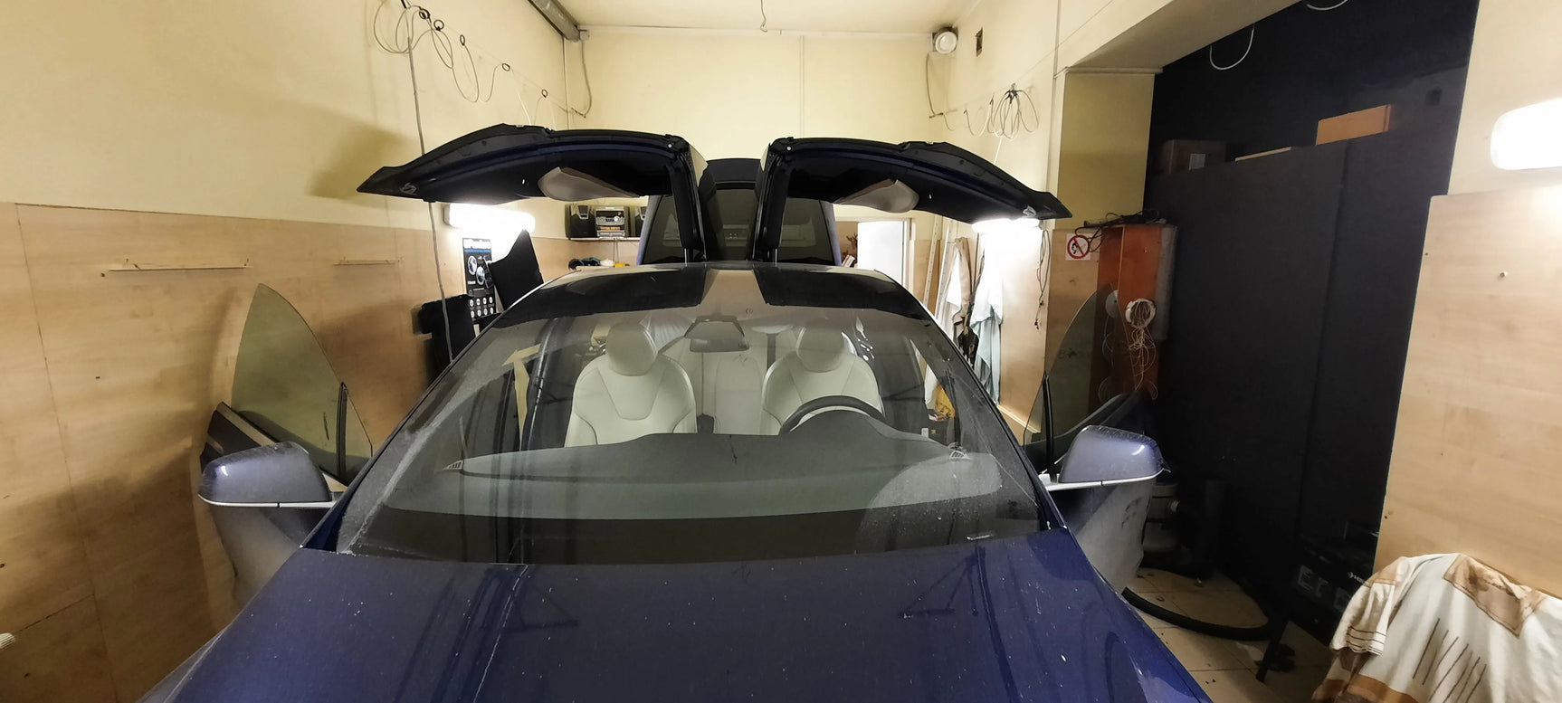 Tesla Model X Pilna garso izoliacija