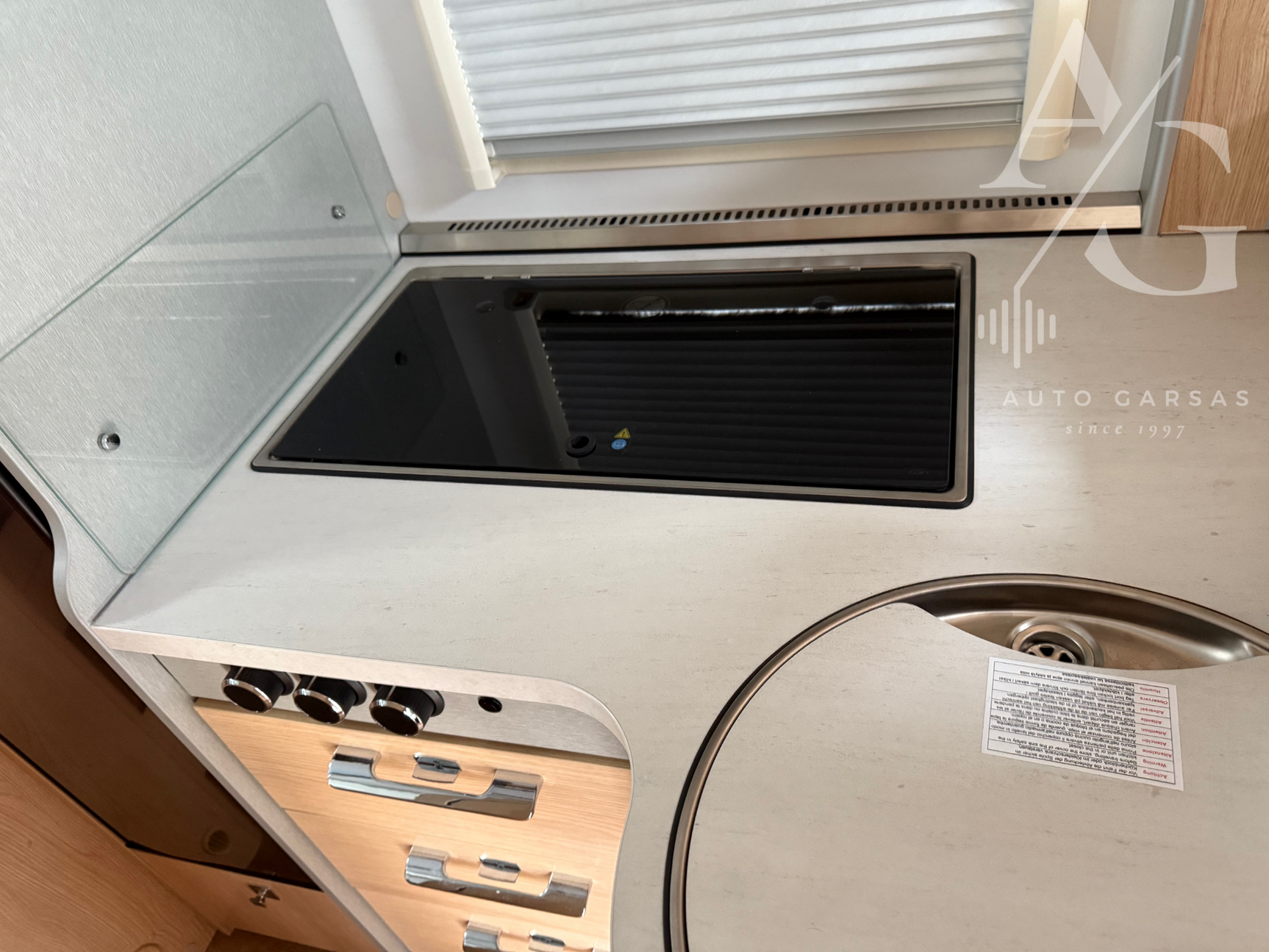 2025 Kemperis Mercedes Hymer, garso aparatūra, saulės baterija, kondicionierius