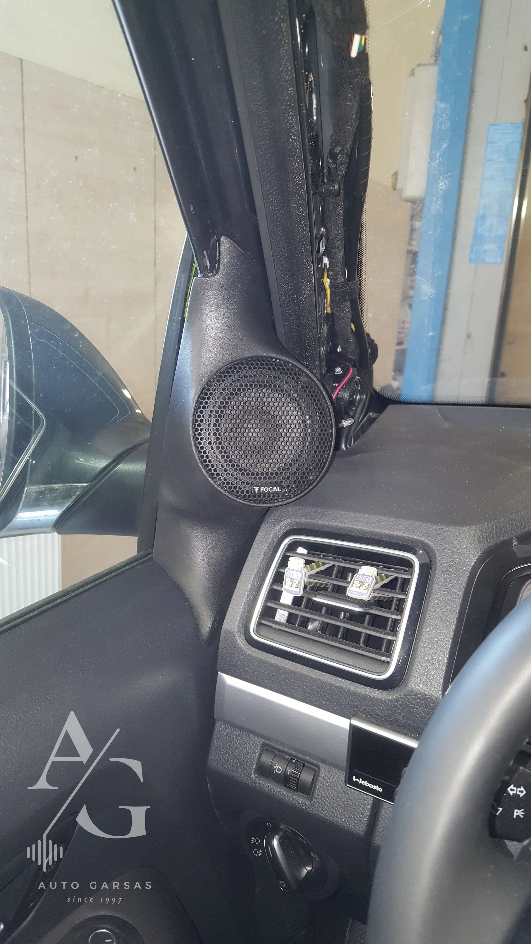 VW Amarok, garso aparatūra ir dalinė garso izoliacija