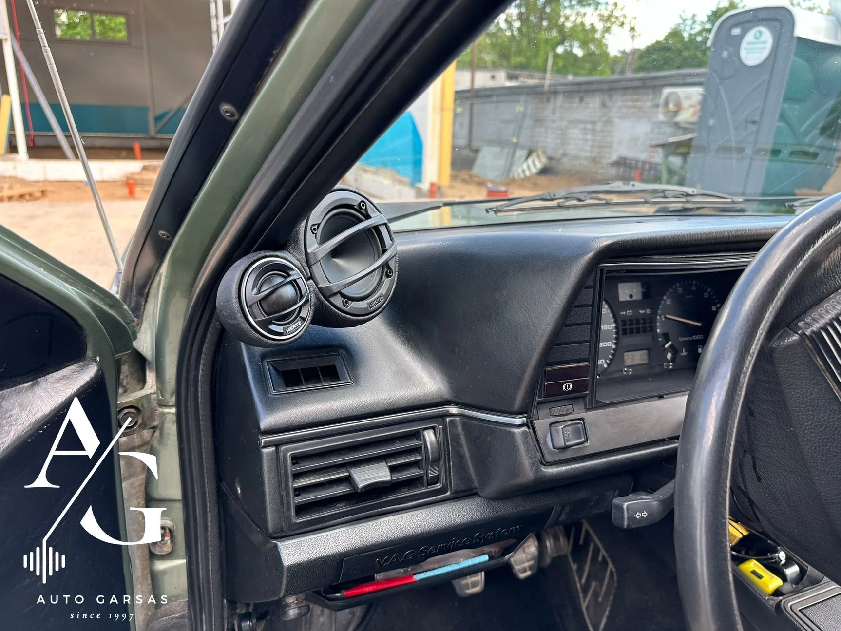 VW Passat (1983m) garso aparatūra