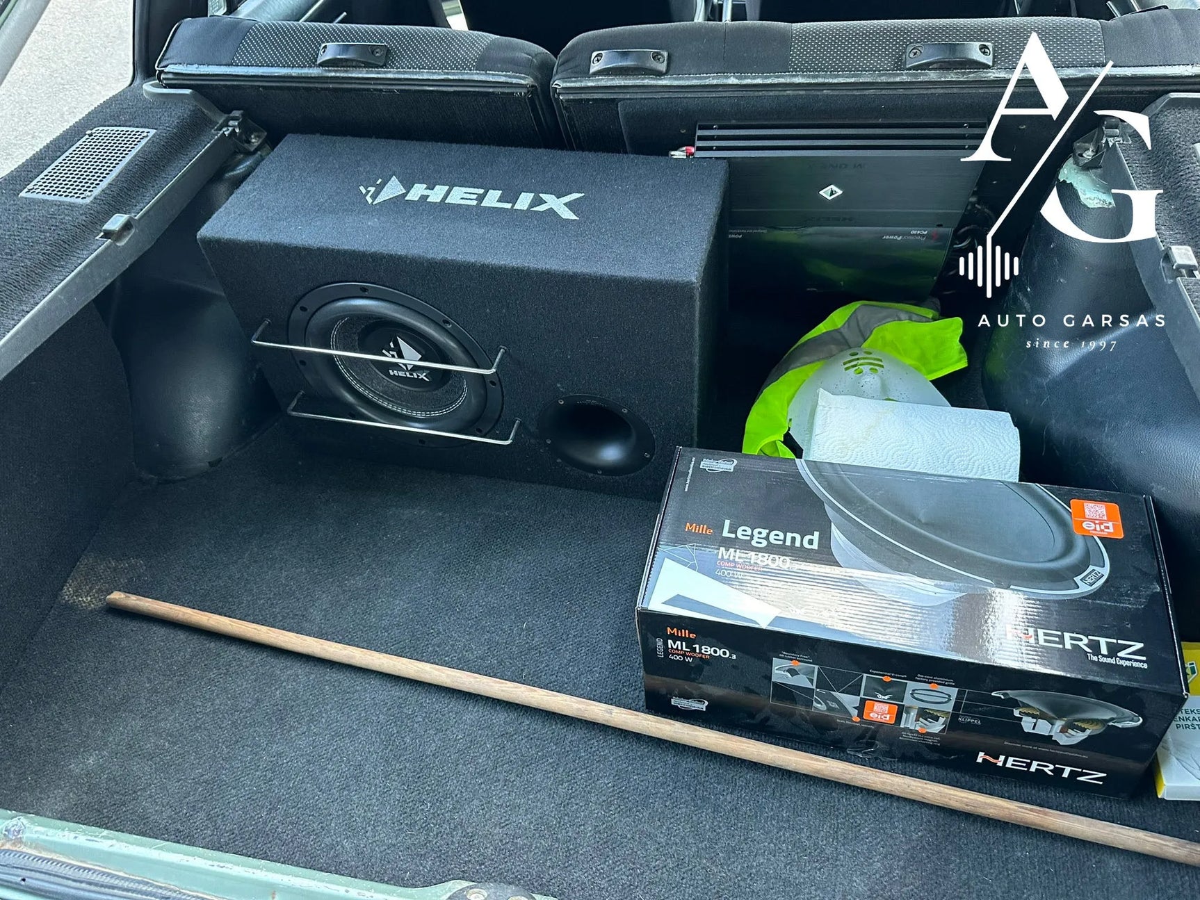 VW Passat (1983m) garso aparatūra