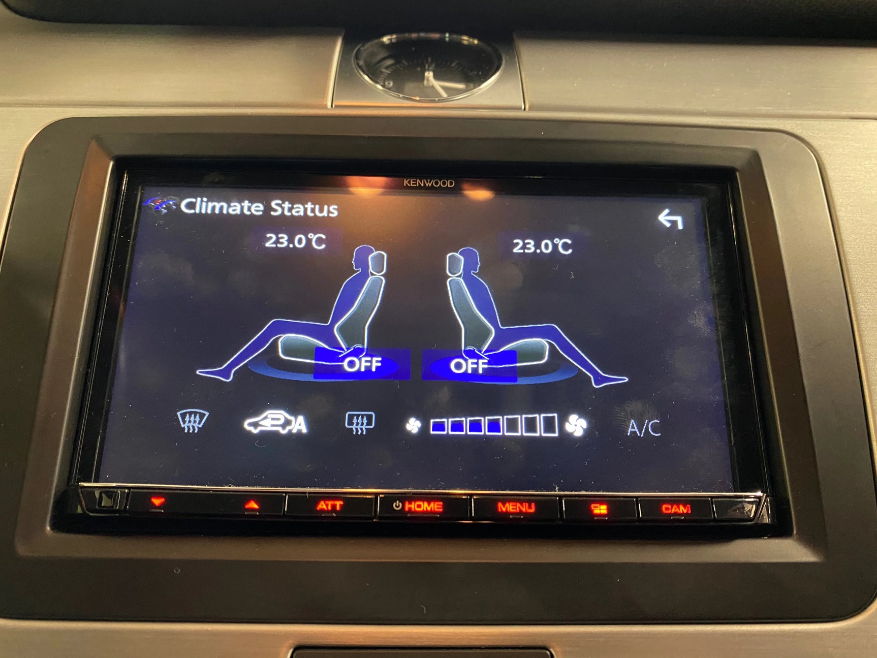VW Passat multimedijos montavimas ir sąsaja su automobilio elektronika