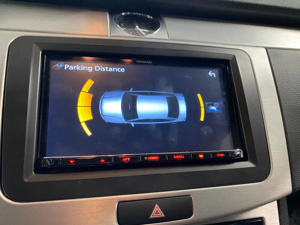 VW Passat multimedijos montavimas ir sąsaja su automobilio elektronika