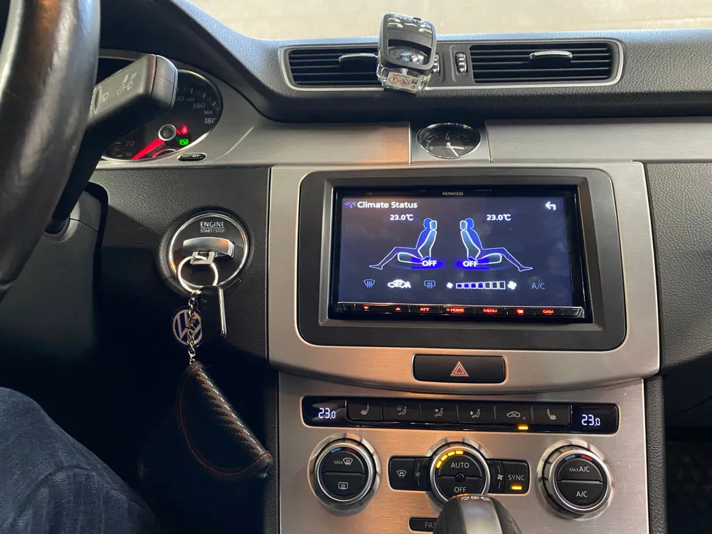 VW Passat multimedijos montavimas ir sąsaja su automobilio elektronika