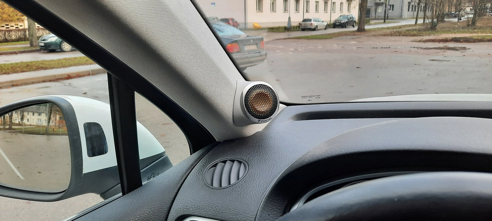 VW Toureg garso aparatūra ir garso izoliacija