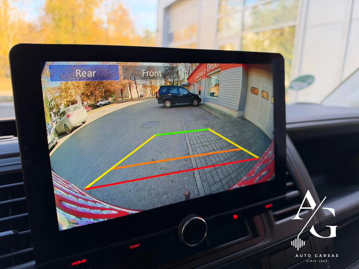 Kenwood CMOS-740HD galinio vaizdo kamera su manevravimo linijomis VW Multivan ekrane