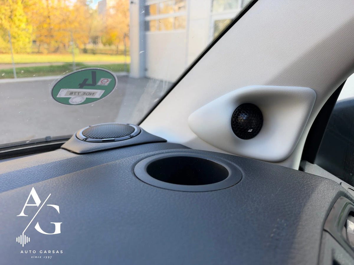 Ground Zero aukštadažnis garsiakalbis VW Multivan prietaisų skydelyje - trijų juostų sistema