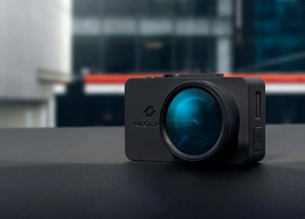 Vaizdo registratorius Neoline G-TECH X77, su greičio ženklų atpažinimo funkcija, bei įspėjimu apie greičio viršijimą.