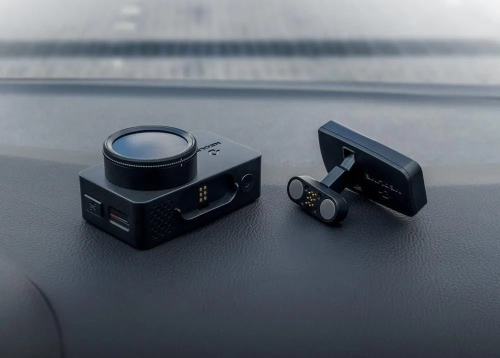 Vaizdo registratorius Neoline G-TECH X77, su greičio ženklų atpažinimo funkcija, bei įspėjimu apie greičio viršijimą.