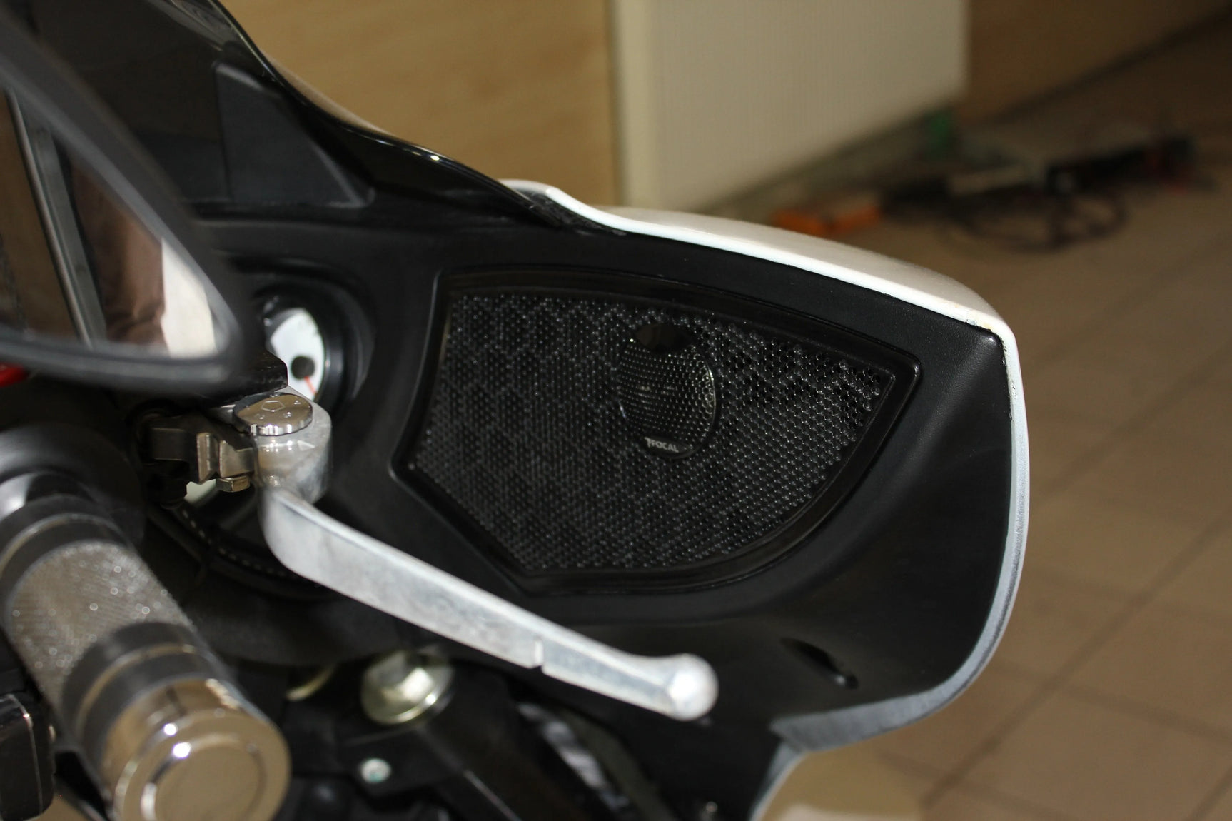 Victory motocikle garsiakalbių montavimas