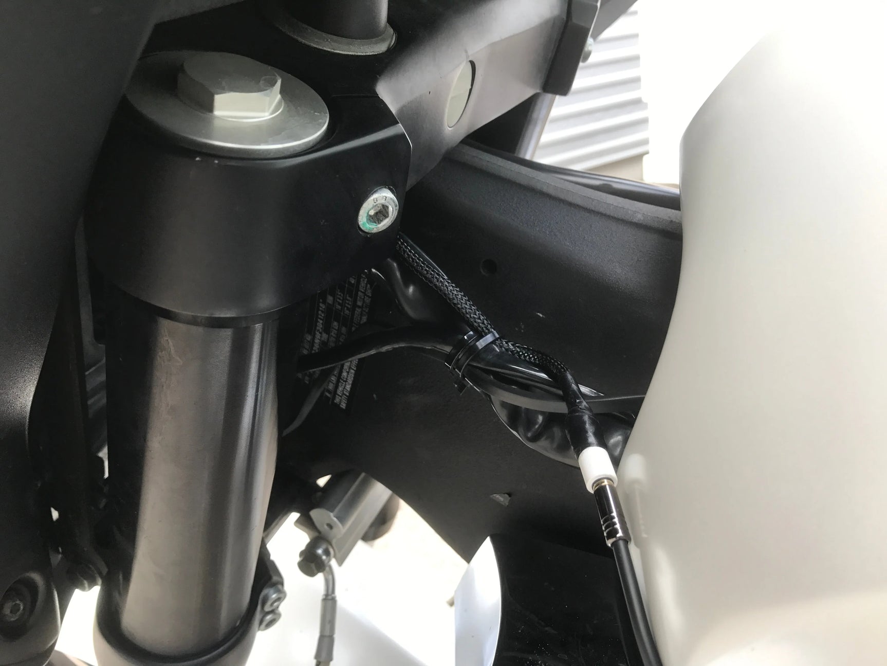 Victory motocikle garsiakalbių montavimas