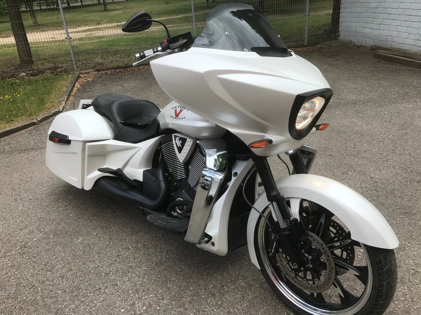 Victory motocikle garsiakalbių montavimas