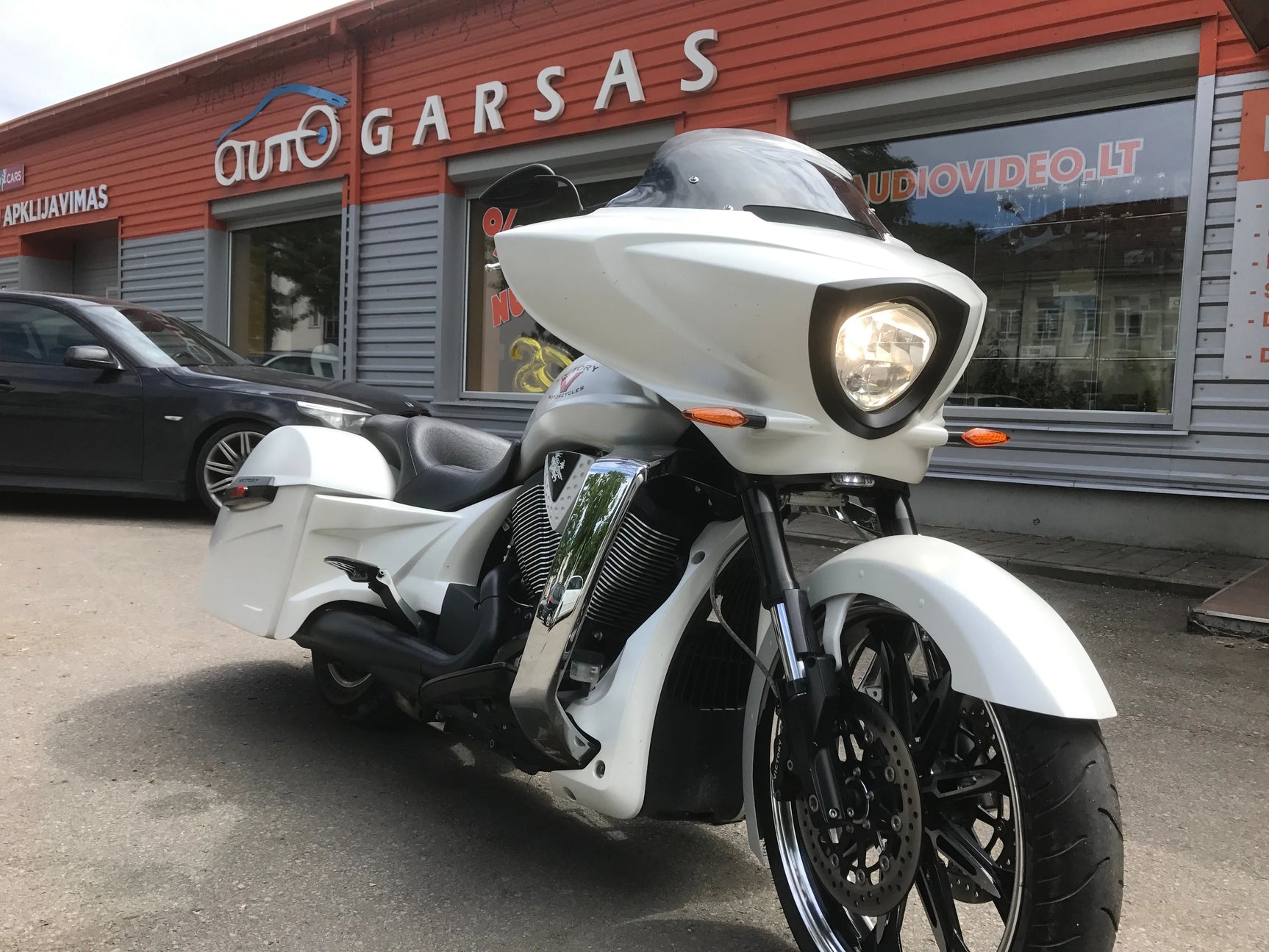 Victory motocikle garsiakalbių montavimas