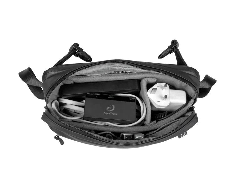 AlphaTheta DJC-CB BAG - Atidaryta juoda rankinė su priedais viduje