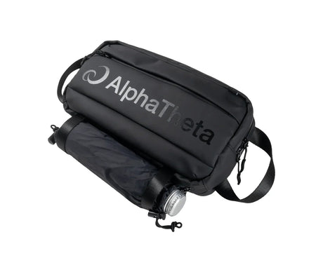 AlphaTheta DJC-CB BAG - Juoda rankinė su vandens buteliu šone