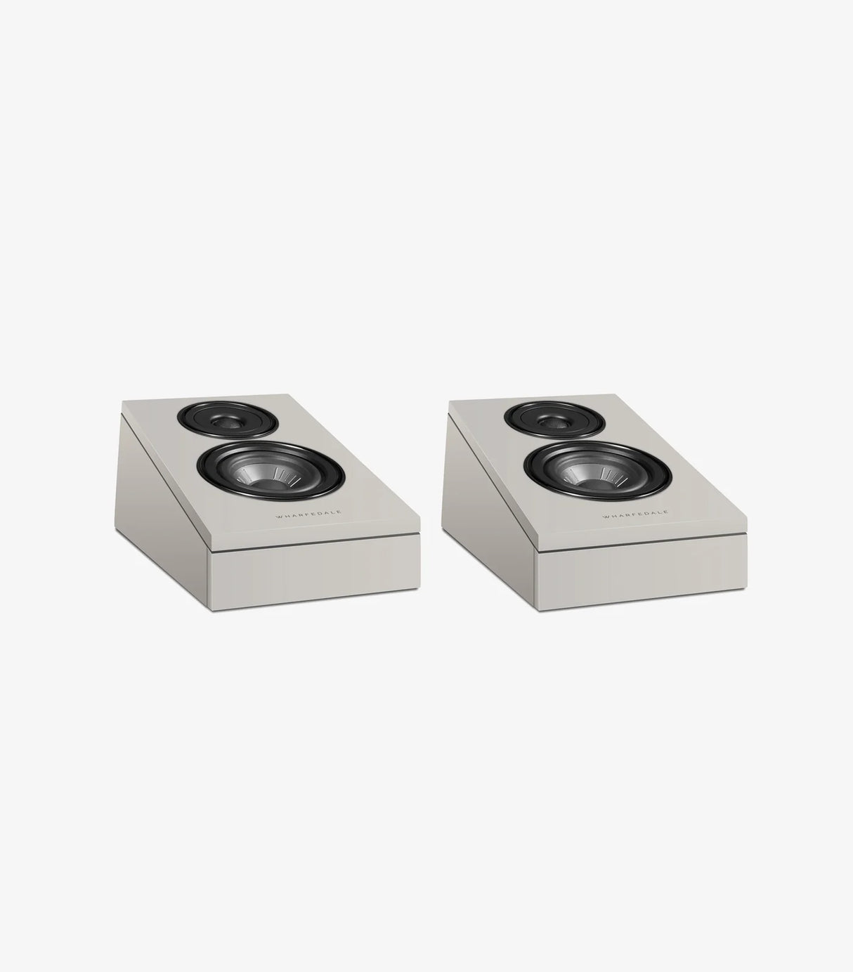 Wharfedale DIAMOND 12 3Di, erdvinio garso kolonėlės - Dvi kolonėlės šalia, baltame fone