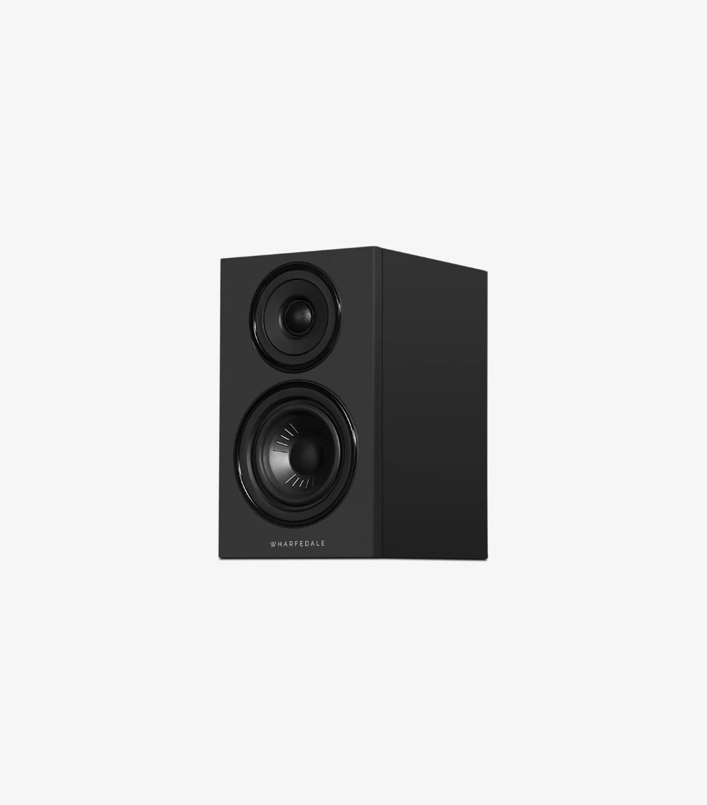 Wharfedale DIAMOND 12.0i, lentyninės garso kolonėlės - Šoninis kampinis vaizdas su logotipu