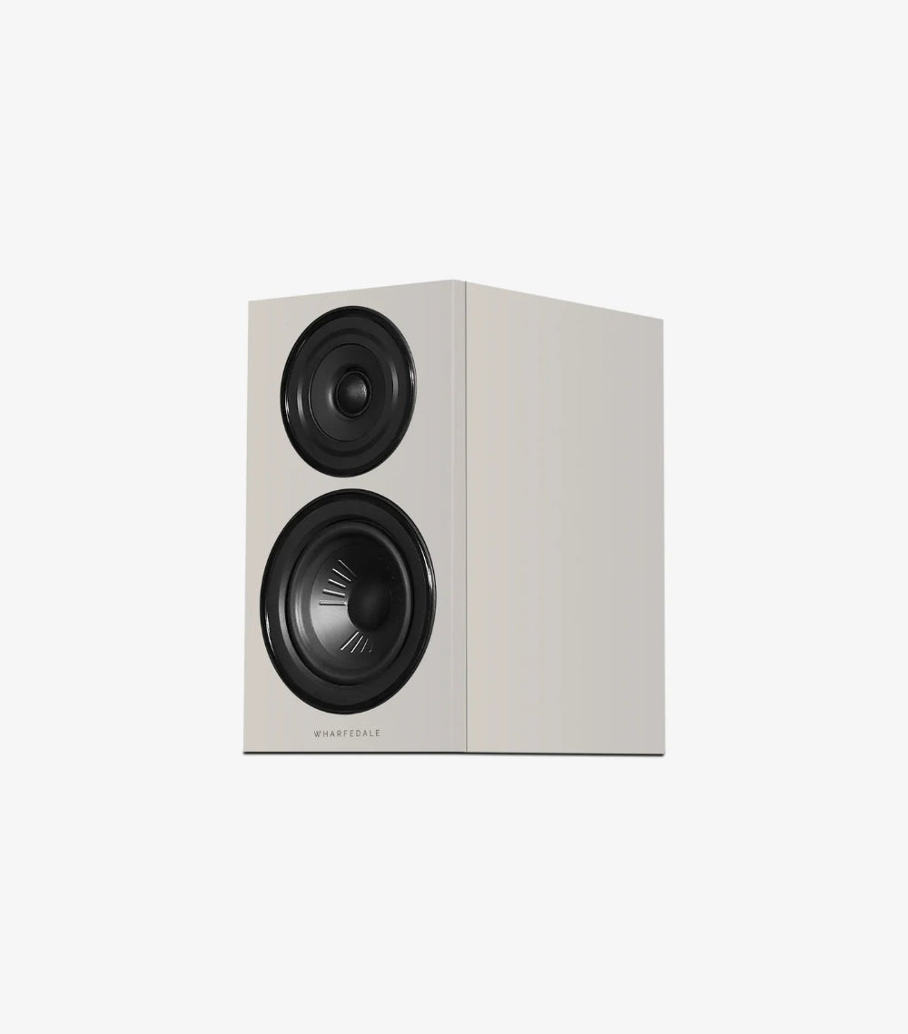 Wharfedale DIAMOND 12.1i, lentyninės garso kolonėlės - Šoninis kampinis vaizdas su garsiakalbiais