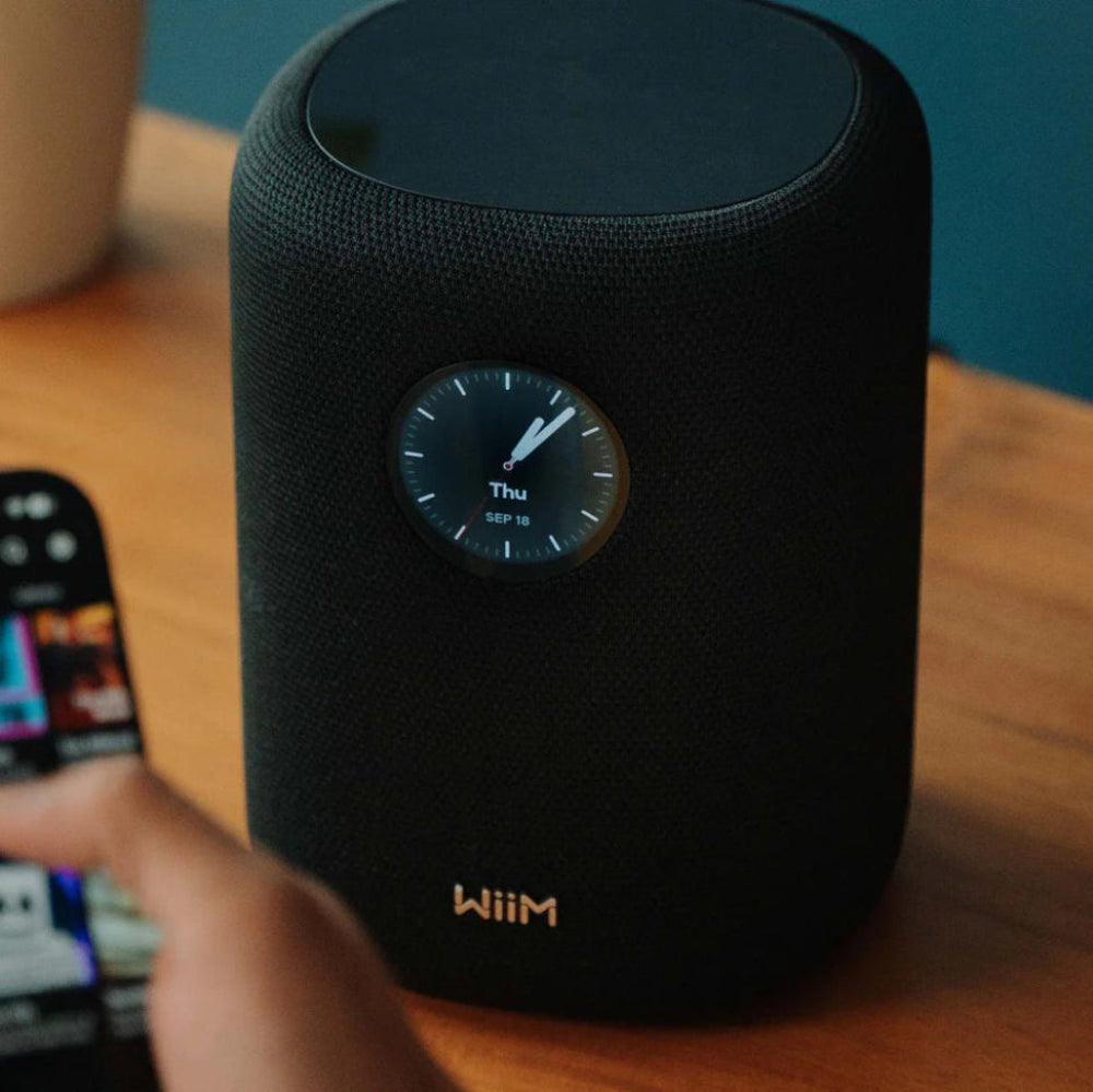 WiiM SOUND, belaidė išmanioji garso kolonėlė - ekranas su laikrodžiu ir data