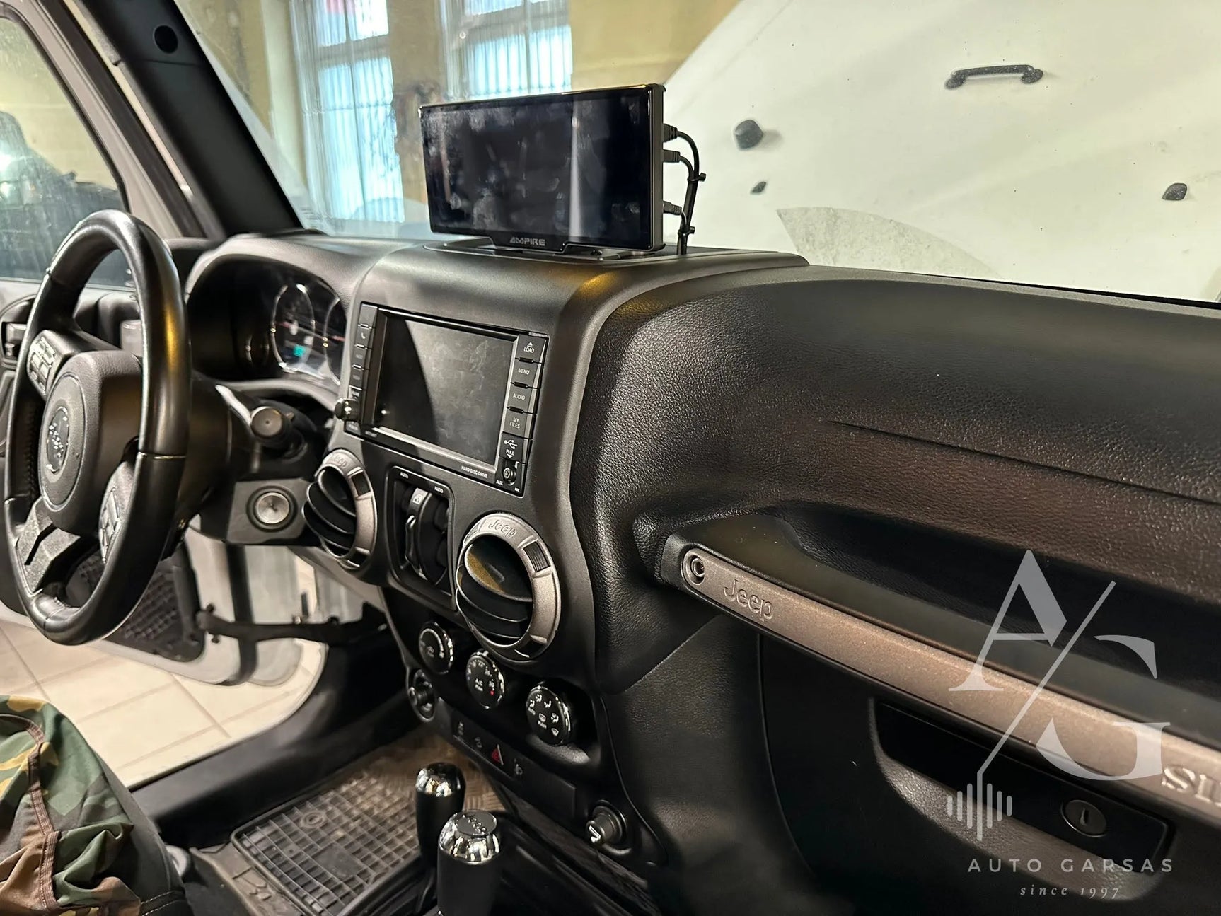 Wrangler, galinė vaizdo kamera + CarPlay ekranas