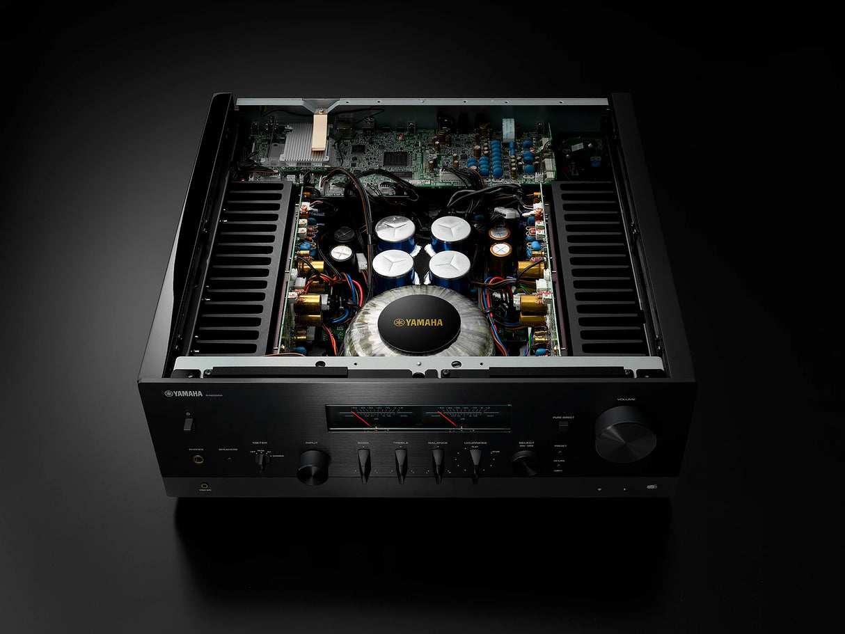 Yamaha R-N2000A, Stereo stiprintuvas su tinklo grotuvu - vidinis stiprintuvo mechanizmas su transformatoriumi