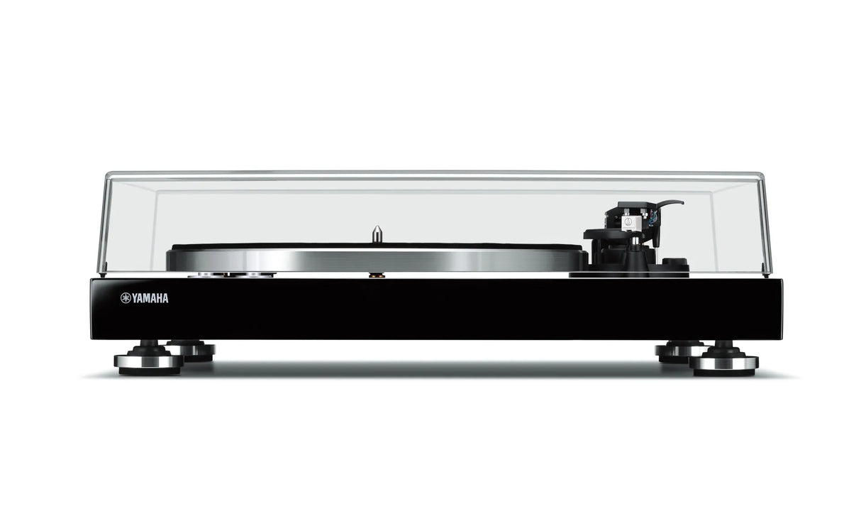 Yamaha TT-S303 - Šoninis vaizdas su dangčiu ir tonarmu
