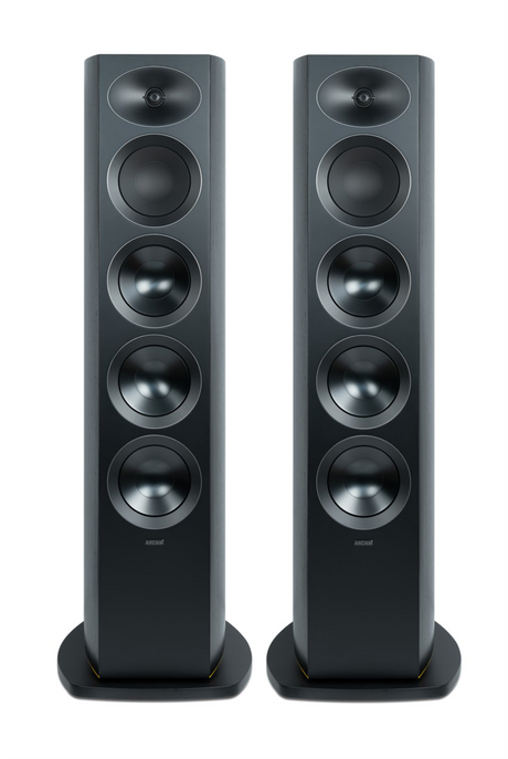 ARCAM R45, grindinės garso kolonėlės - Juodos grindinės kolonėlės, matomi garsiakalbiai ir logotipas