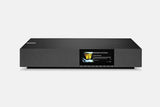 Cambridge Audio EVO One, Viskas viename išmani belaidė kolonėlė su HDMI eARC - Priekinis vaizdas su grojančiu takeliu