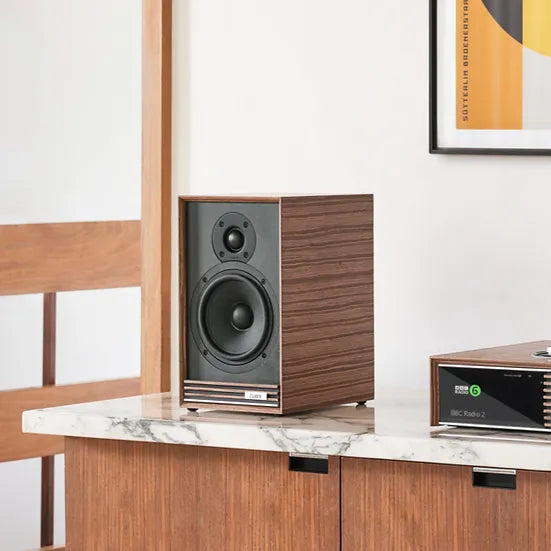 Ruark Audio Sabre-R, lentyninės garso kolonėlės
