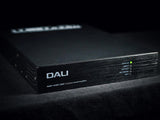 Dali PHANTOM CI AMP-4125 DSP, integruotas stiprintuvas - priekinė panelė su indikatoriais ir logotipu