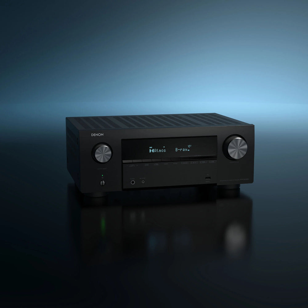 Denon AVR-X2900H DAB, 7.2 kanalų namų kino stiprintuvas su Dolby Atmos, DTS:X, HEOS ir 8K HDMI - Kampas, ekranas su simboliais, jungtys, mygtukai, logotipas