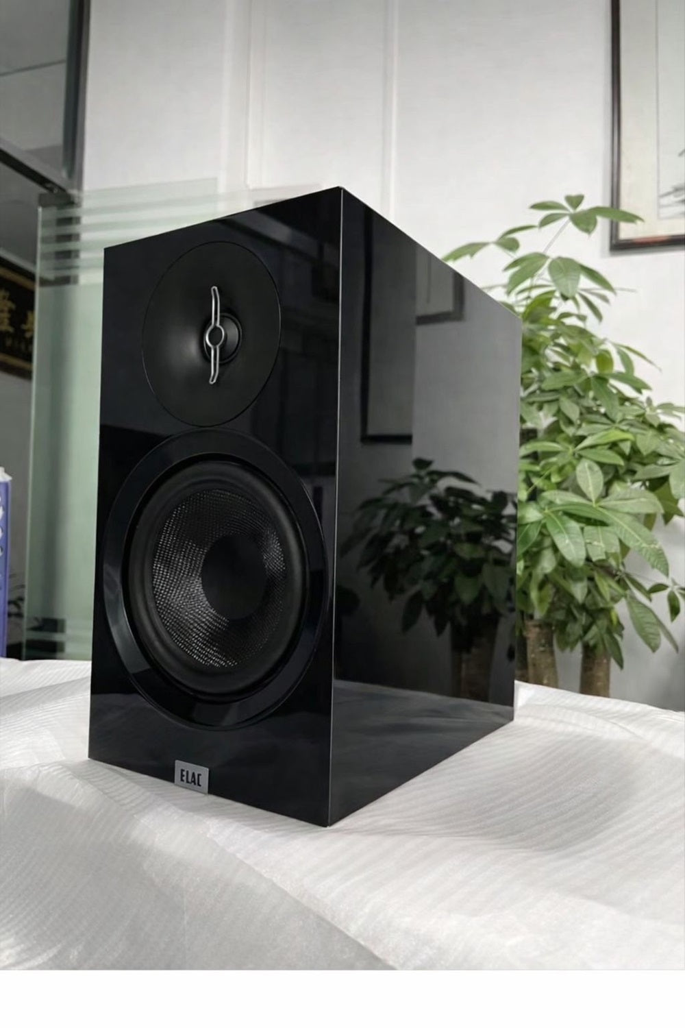 ELAC Debut 3.0 DB63 100th Anniversary, lentyninės garso kolonėlės