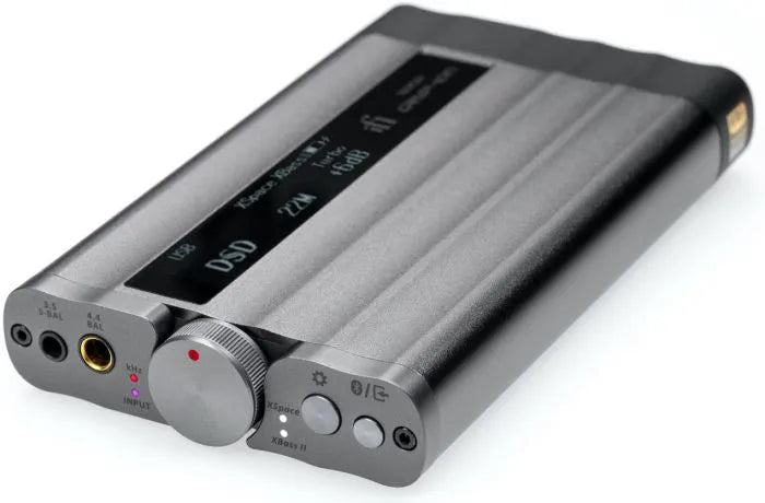 iFi Audio xDSD Gryphon, nešiojamas DAC stiprintuvas - priekinė panelė su jungtimis ir ekrano informacija