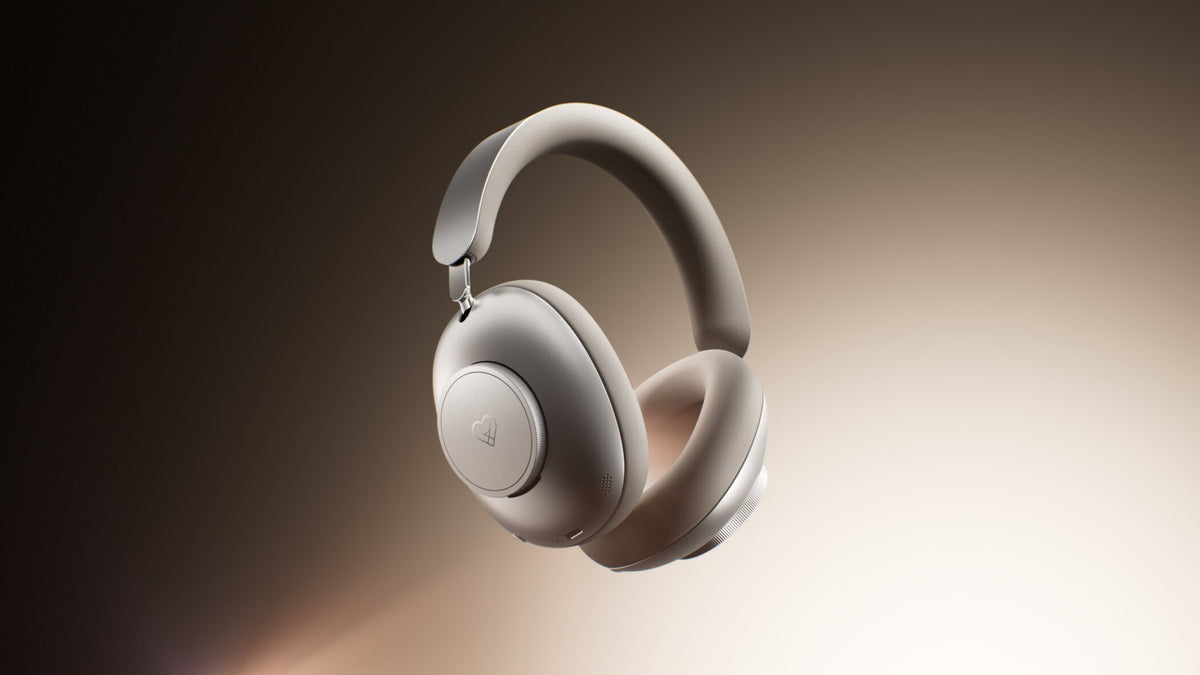 Loewe Leo, belaidės Over-Ear tipo ausinės su ANC - Ausinių šoninė pusė su logotipu