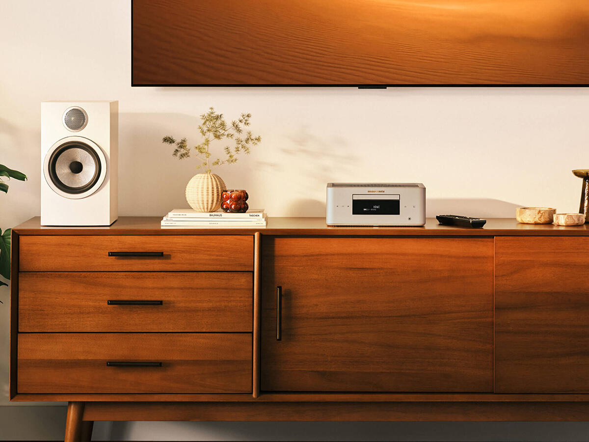 Marantz MCR 60n DAB, tinklo grotuvas su CD grotuvu ir stiprintuvu - Sidabrinis grotuvas, ekrane "HOME" tekstas