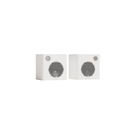 Monitor Audio Radius 1 4G, lentyninės garso kolonėlės - Du garsiakalbiai iš kampo matomi