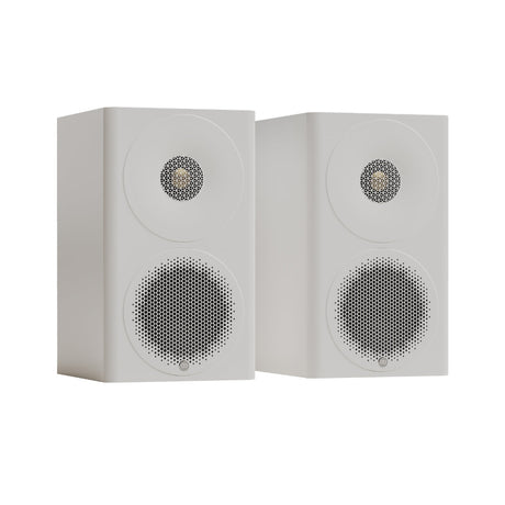 Monitor Audio Radius 3 4G, lentyninės garso kolonėlės - Balta, kampuota, su grotelėmis, logotipas apačioje