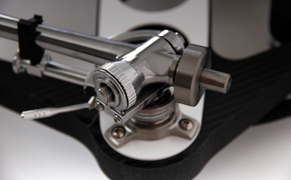 Rega RB Titanium, tonearmas