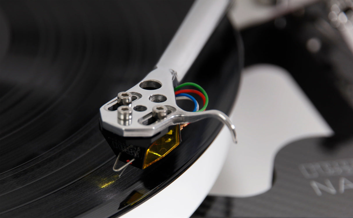 Rega RB Titanium, tonearmas