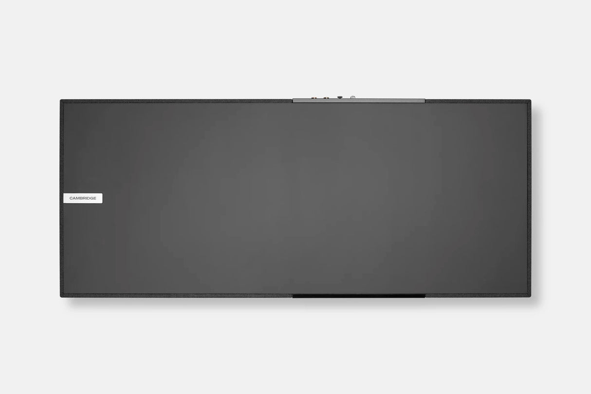 Cambridge Audio EVO One, Viskas viename išmani belaidė kolonėlė su HDMI eARC - Plokščias, tamsus paviršius su logotipu