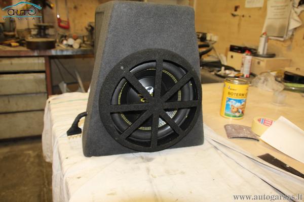 VW Routan audio equipment 