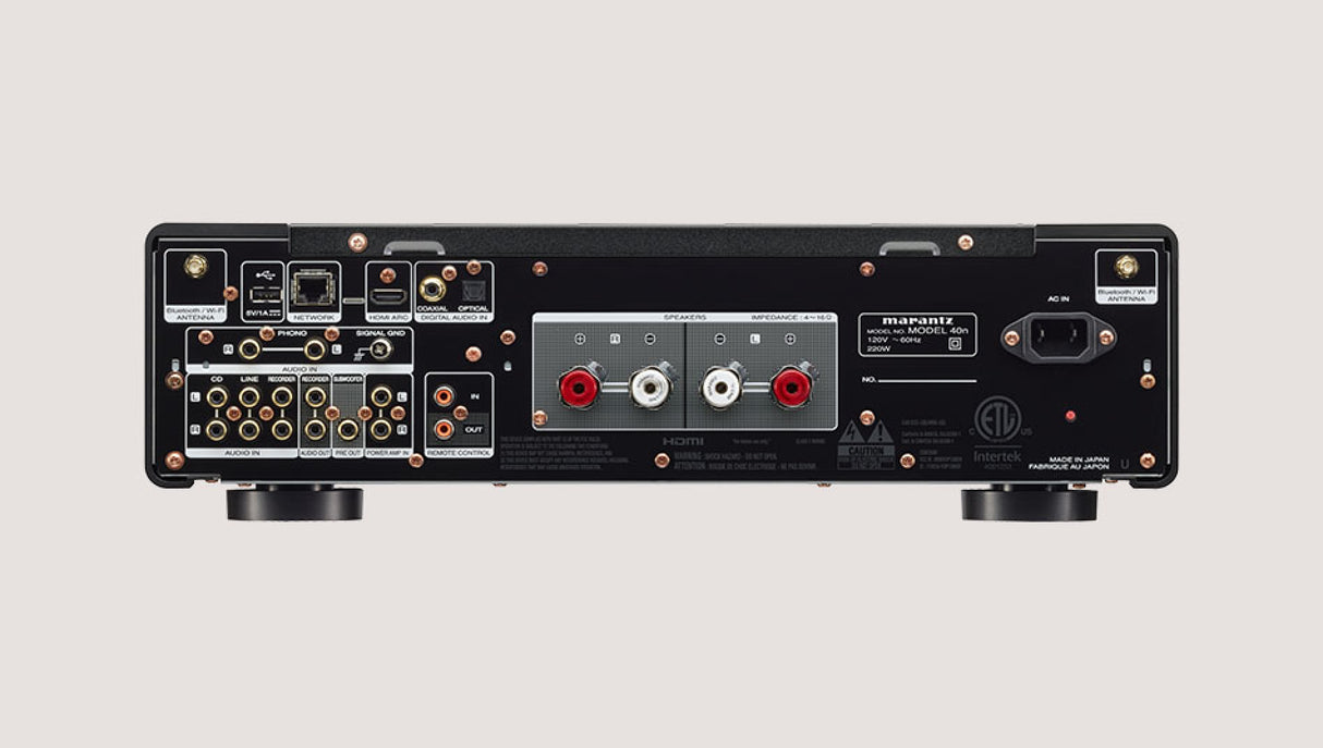 Marantz MODEL 40n, integruotas stereo garso stiprintuvas su tinklo grotuvu - galinė panelė su daugybe jungčių