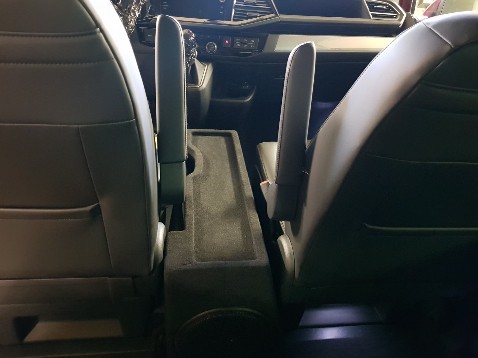 VW Multivan 2020 garso aparatūra ir garso izoliacija