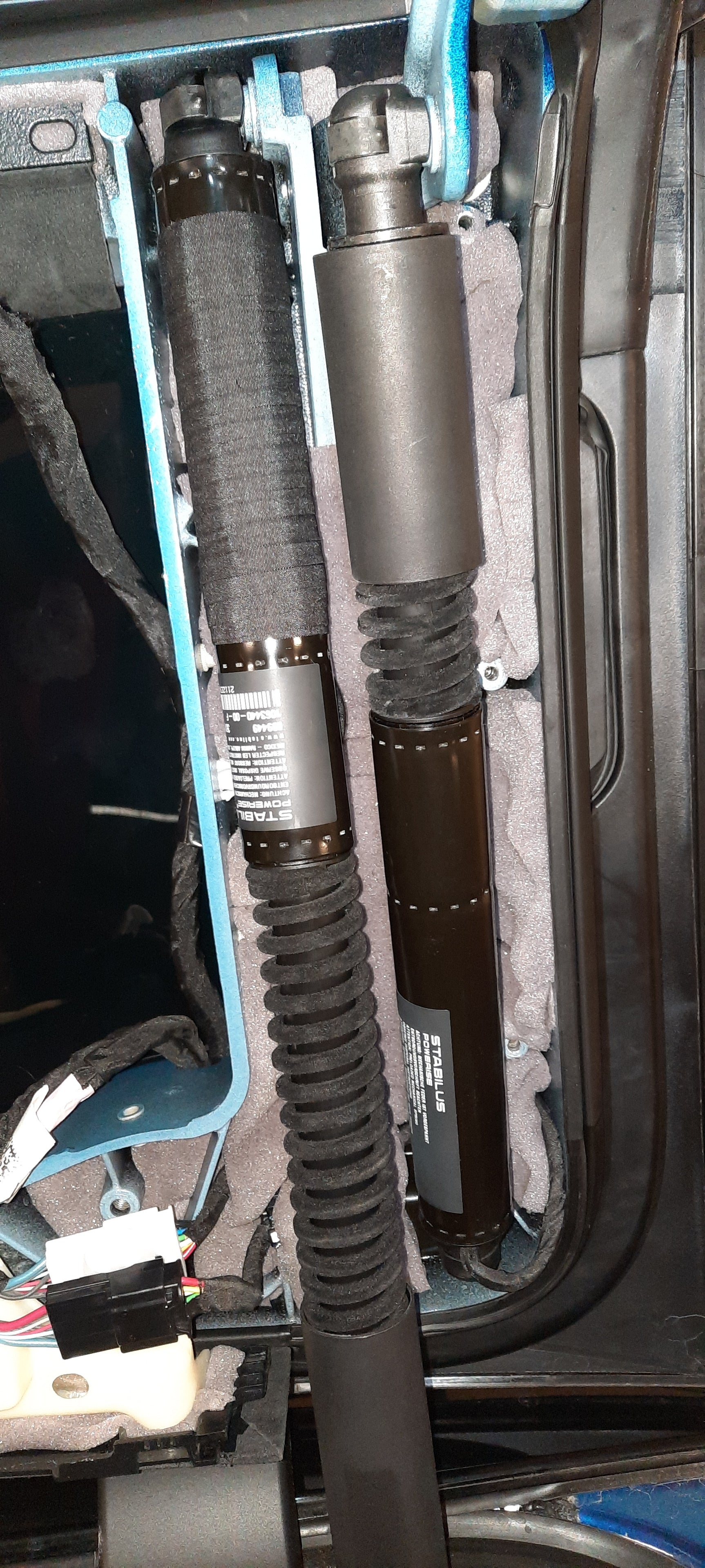 Tesla Model X Pilna garso izoliacija