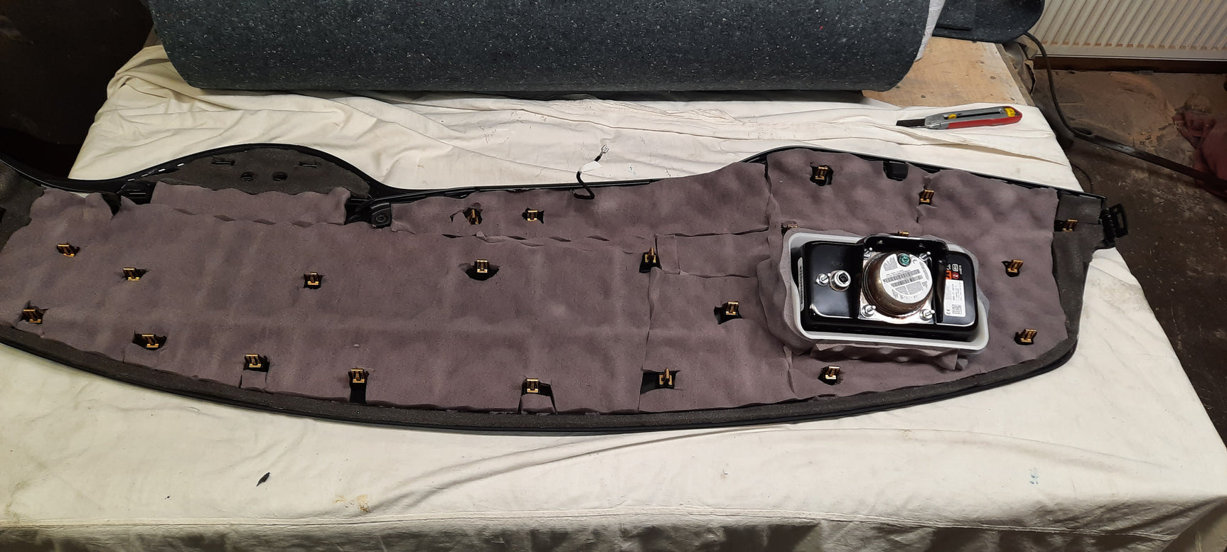 Tesla Model X Pilna garso izoliacija