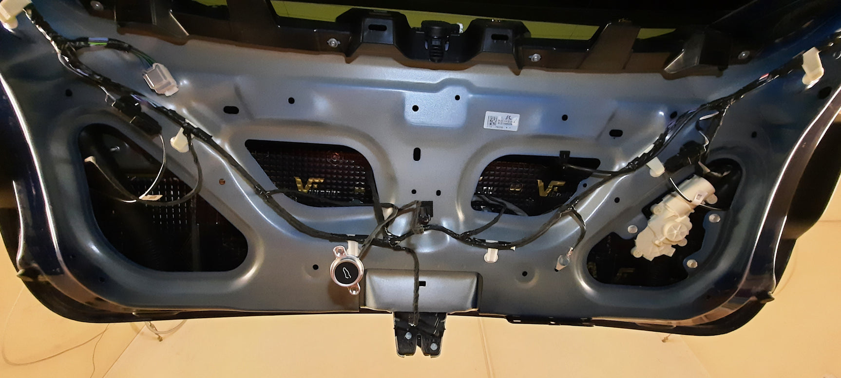 Tesla Model X Pilna garso izoliacija