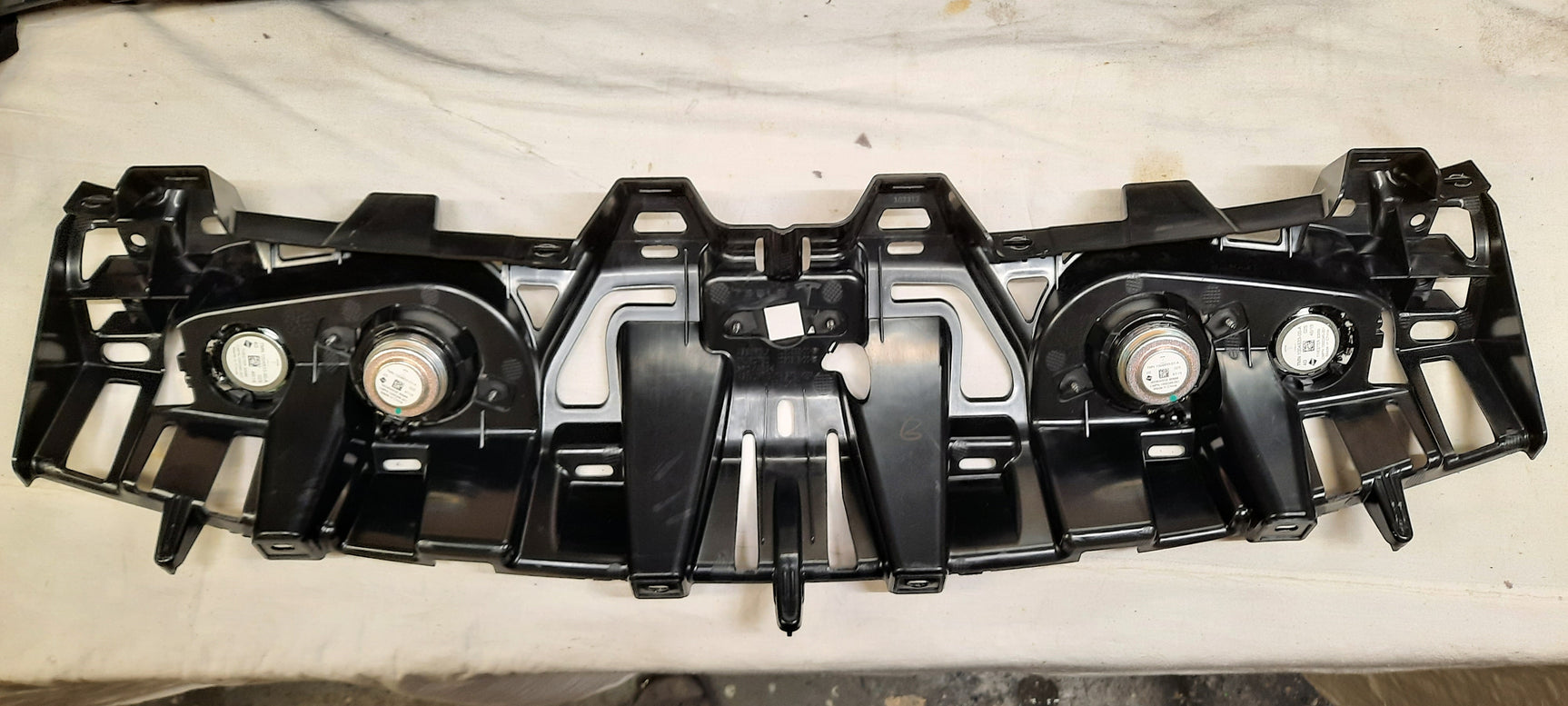 Tesla Model X Pilna garso izoliacija