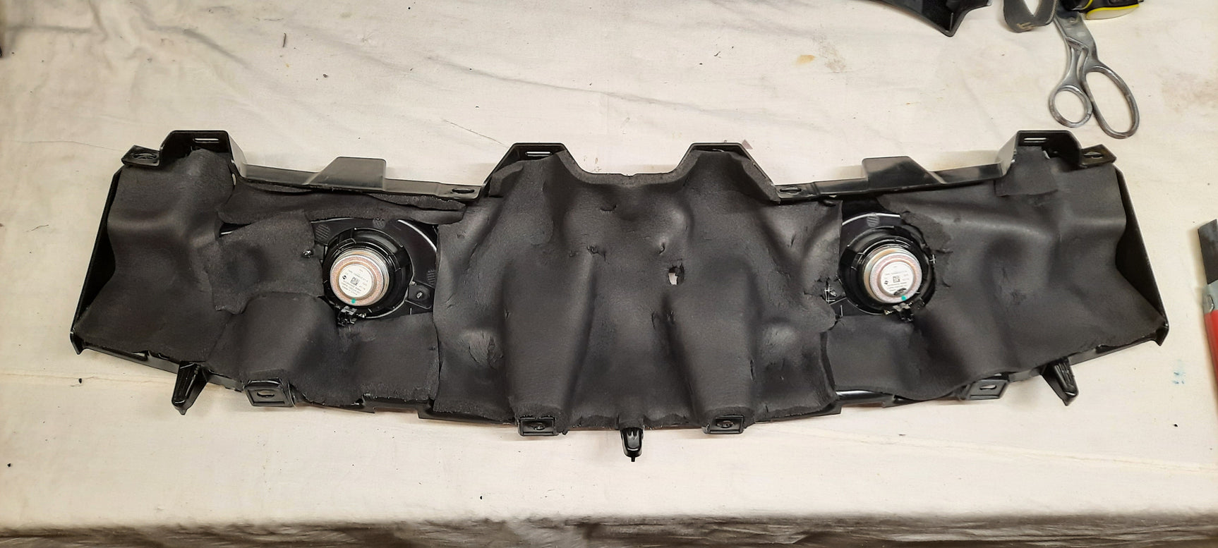 Tesla Model X Pilna garso izoliacija